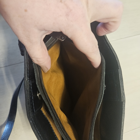 Patricia Nash Black and Red Floral Shoulder Bag - Picture 7 of 9